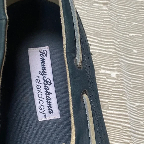 Tommy Bahama’s - Men's Navy Boat Shoes - Picture 2 of 3
